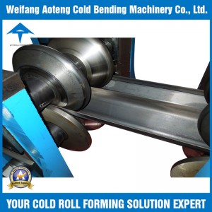 Highway guardrail roll forming machine